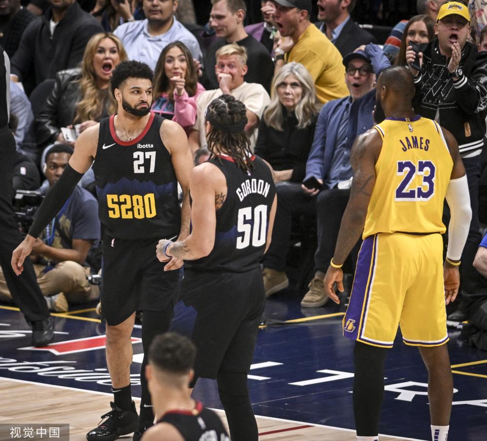 她以不同凡 她以不同凡