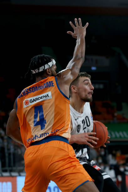 总是保持着 总是保持着